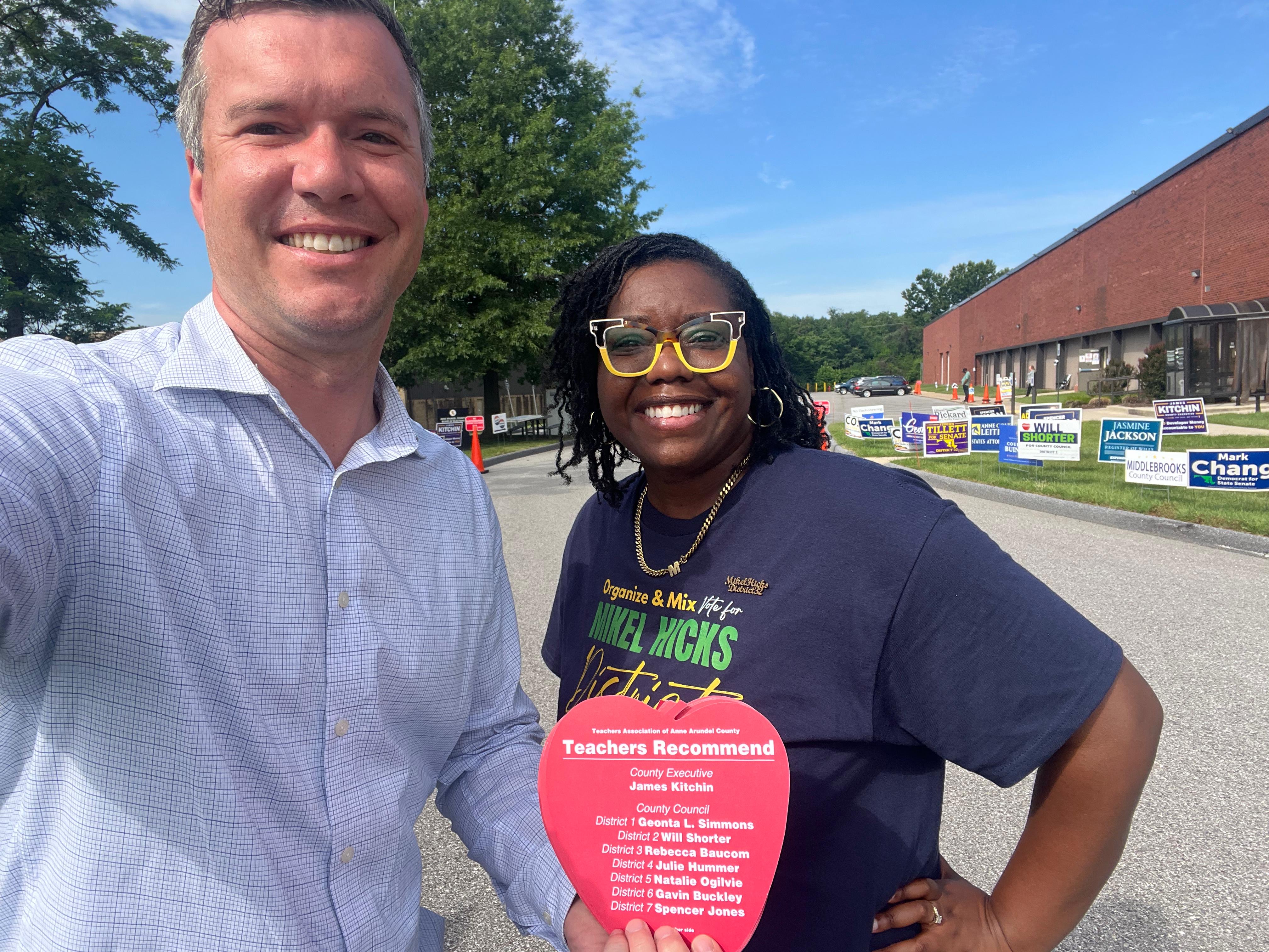 An educator holding a Teachers Recommend Apple Ballot with James Kitchin